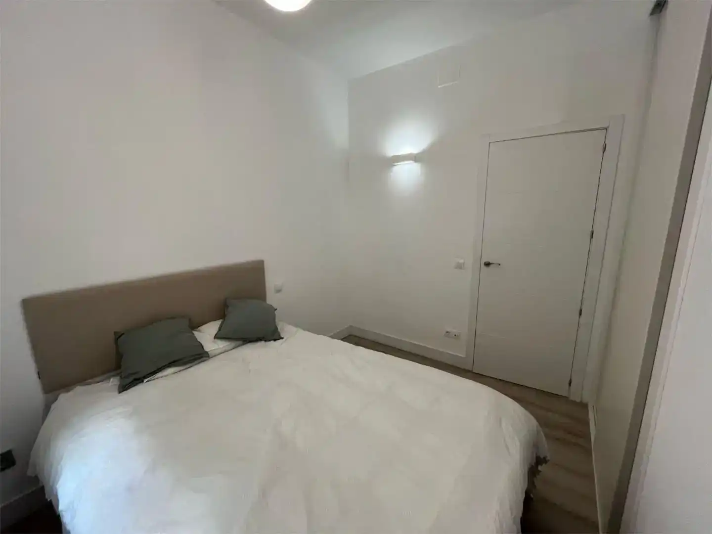 Dormitori de Pis de lloguer en Madrid amb Aire condicionat, Parquet i Moblat