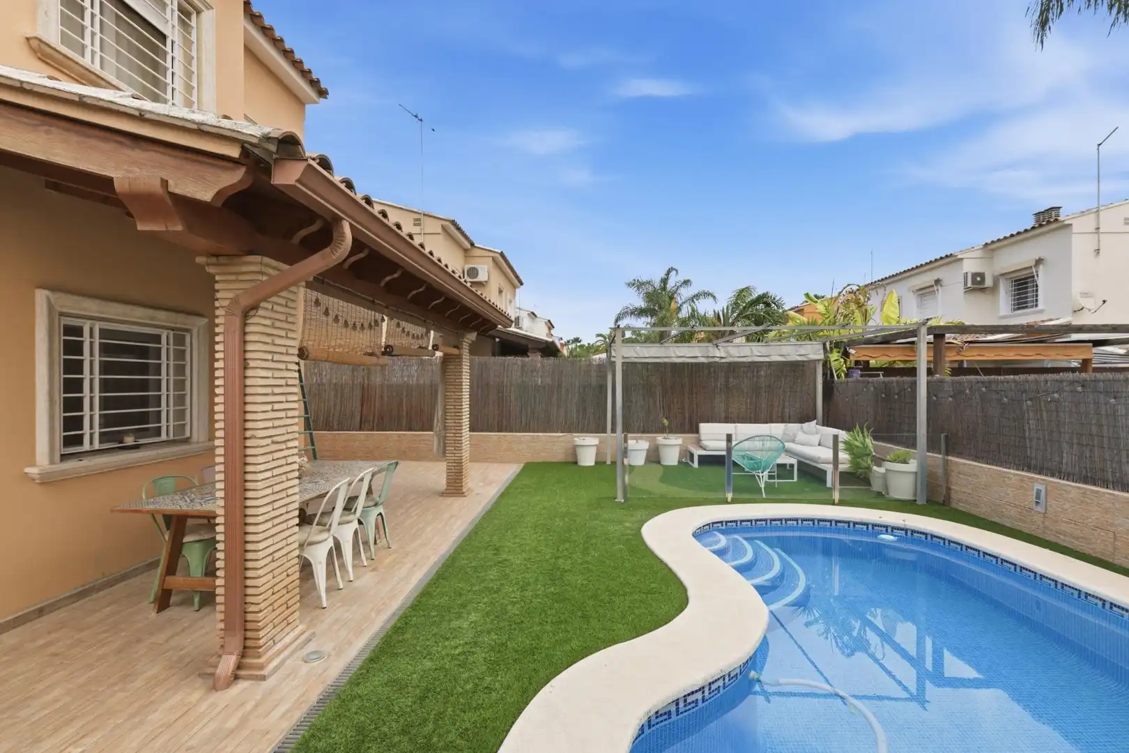 Swimming pool of Houses for sale in La Pobla de Vallbona  with Air Conditioner, Heating and Private garden