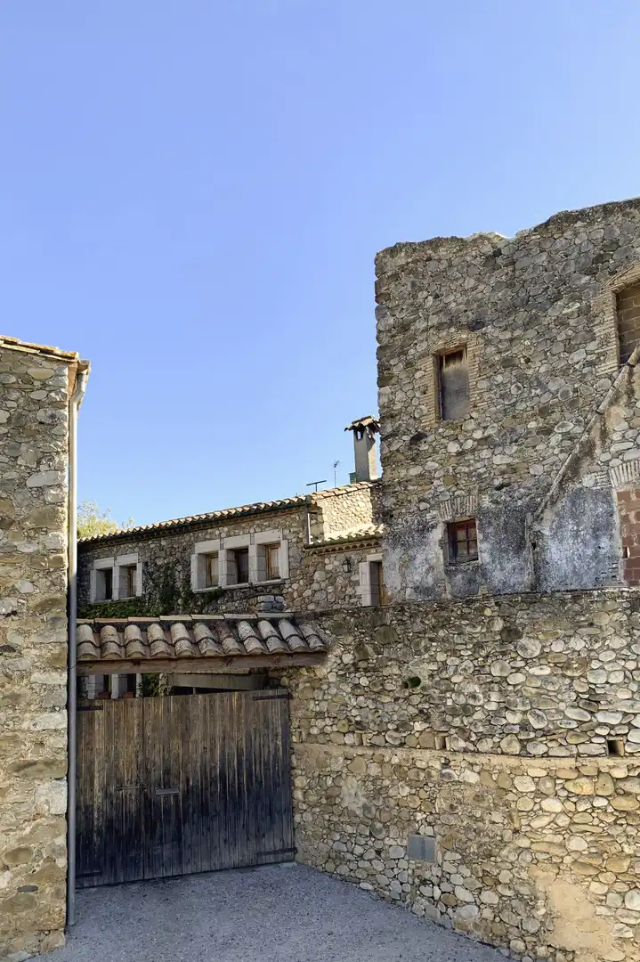 Vista exterior de Finca rústica en venda en Cabanelles amb Calefacció, Terrassa i Moblat