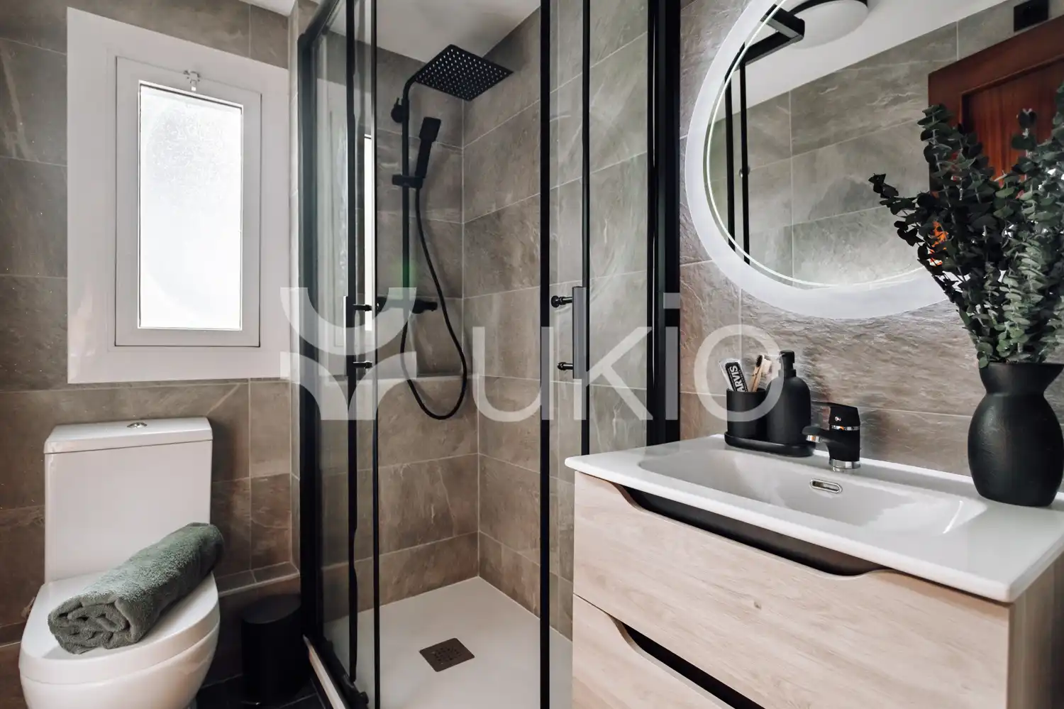 Badezimmer von Wohnungen zur Miete in Barcelona mit Klimaanlage, Heizung und Möbliert