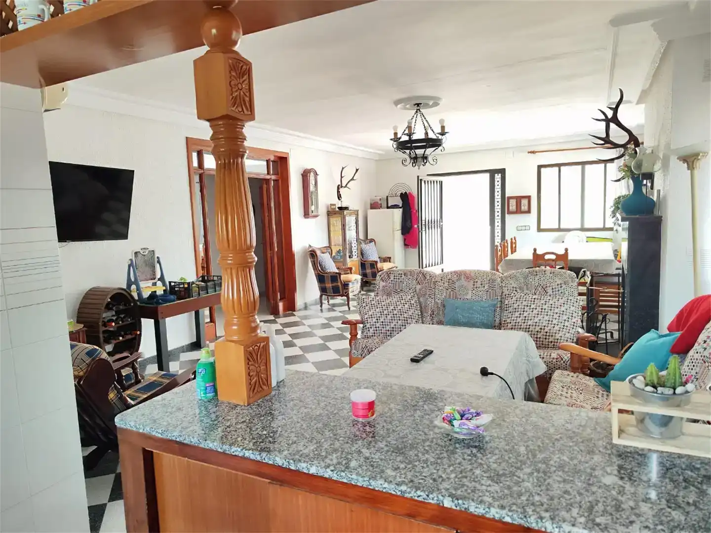 Sala d'estar de Casa o xalet en venda en Linares amb Aire condicionat i Piscina