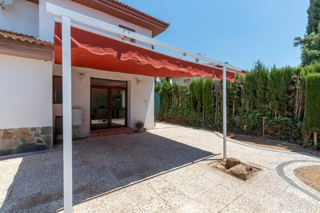 Terrassa de Casa o xalet en venda en Albolote amb Aire condicionat, Balcó i Piscina comunitària