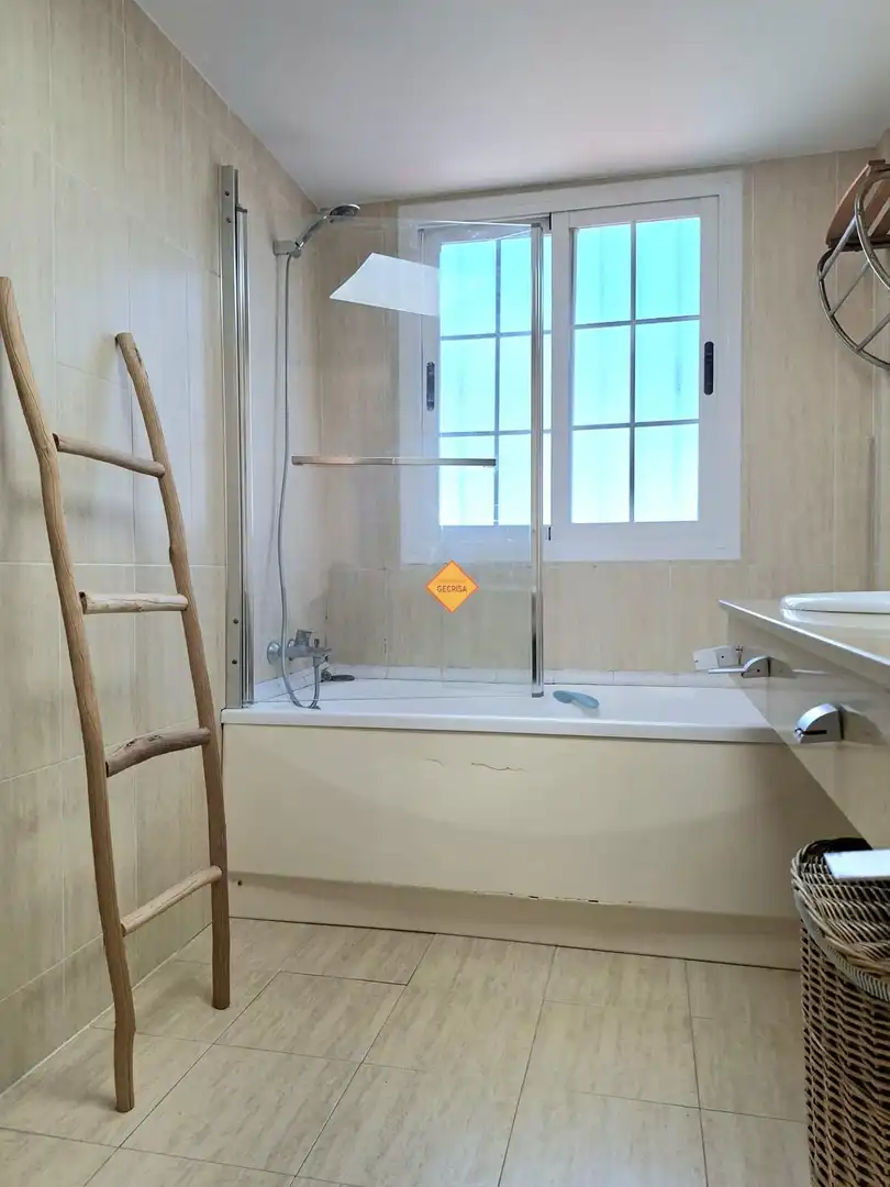 Baño de Casa o chalet en venta en Paterna con Aire acondicionado, Calefacción y Jardín privado