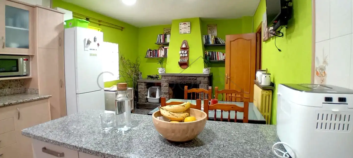 Maison mitoyenne à vendre à Tona