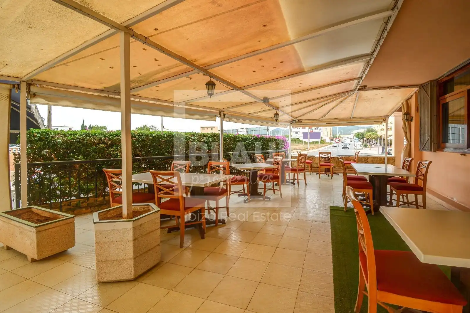 Local en venta en Sant Josep de sa Talaia con Aire acondicionado, Terraza y Amueblado