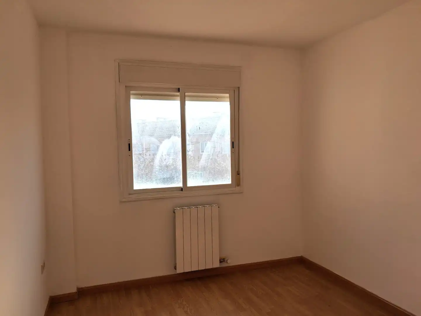 Habitación de Casa adosada en venta en Osera de Ebro con Calefacción, Parquet y Terraza