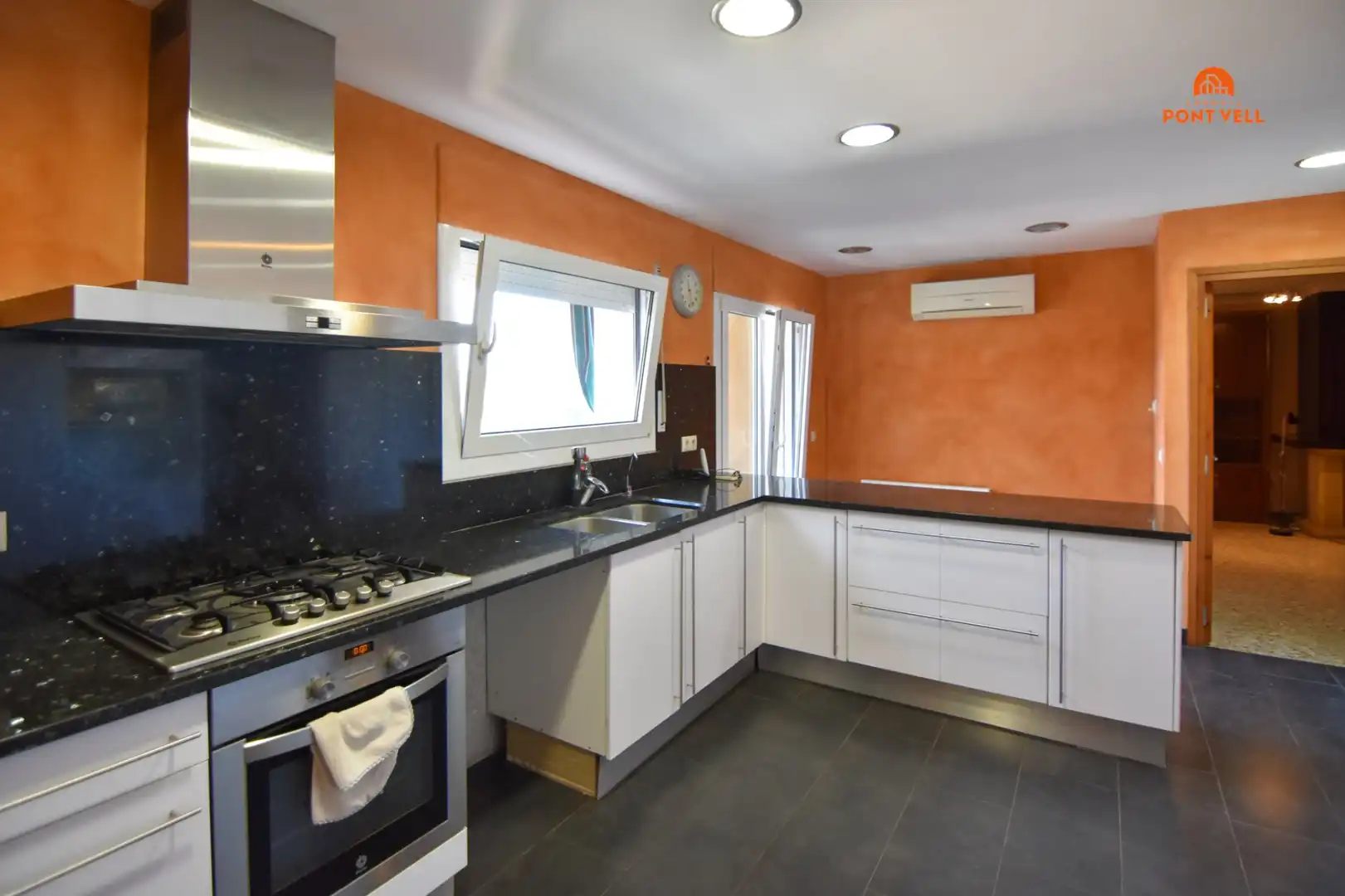Cocina de Ático en venta en La Bisbal d'Empordà con Calefacción, Terraza y Balcón