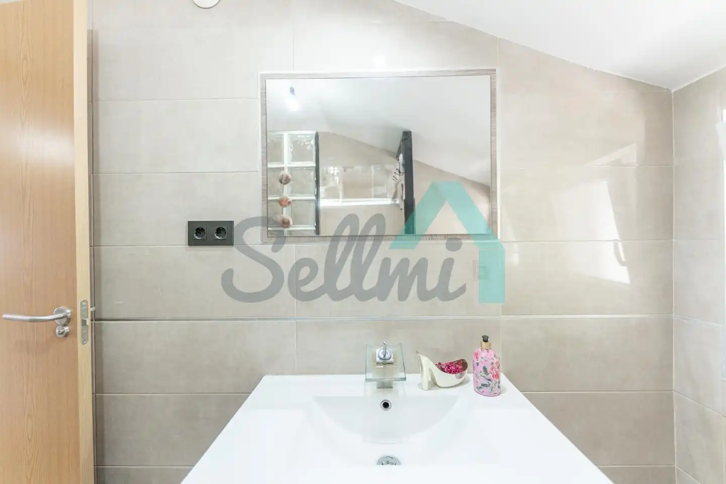 Badezimmer von Einfamilien-Reihenhaus zum Verkauf in Tineo mit Privatgarten
