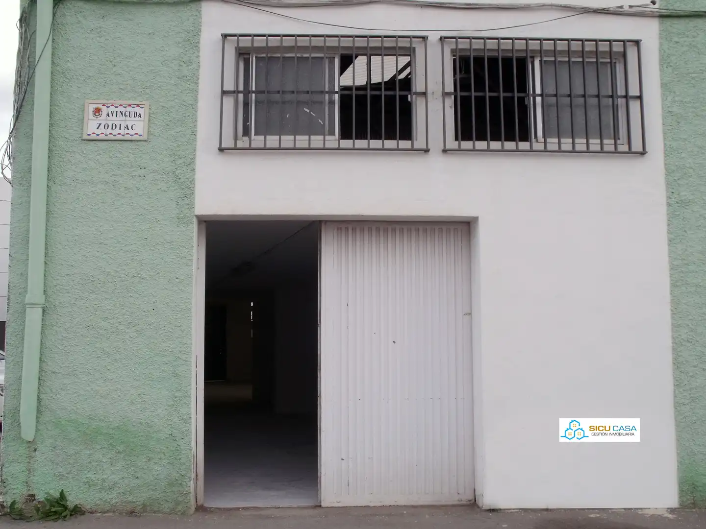 Industrial building for sale in Avenida Zodiaco, imagen 3