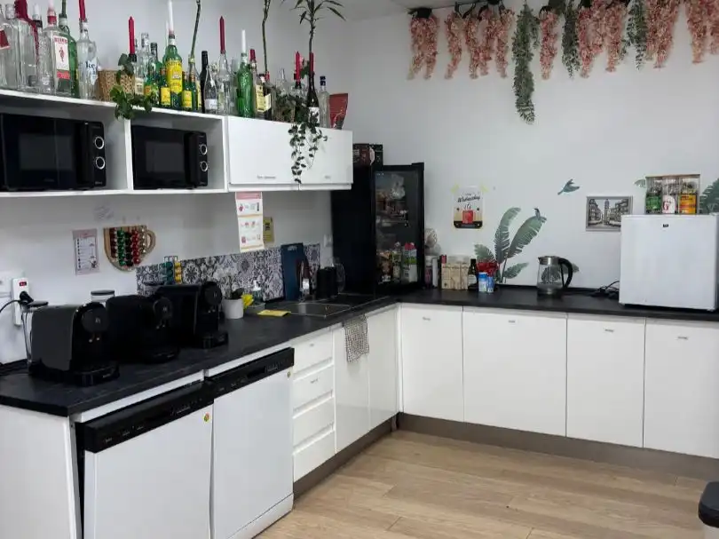 Cocina de Oficina de alquiler en Valencia con Aire acondicionado, Amueblado y Internet