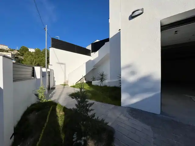 Vista exterior de Casa o xalet en venda en Calafell amb Aire condicionat, Calefacció i Jardí privat