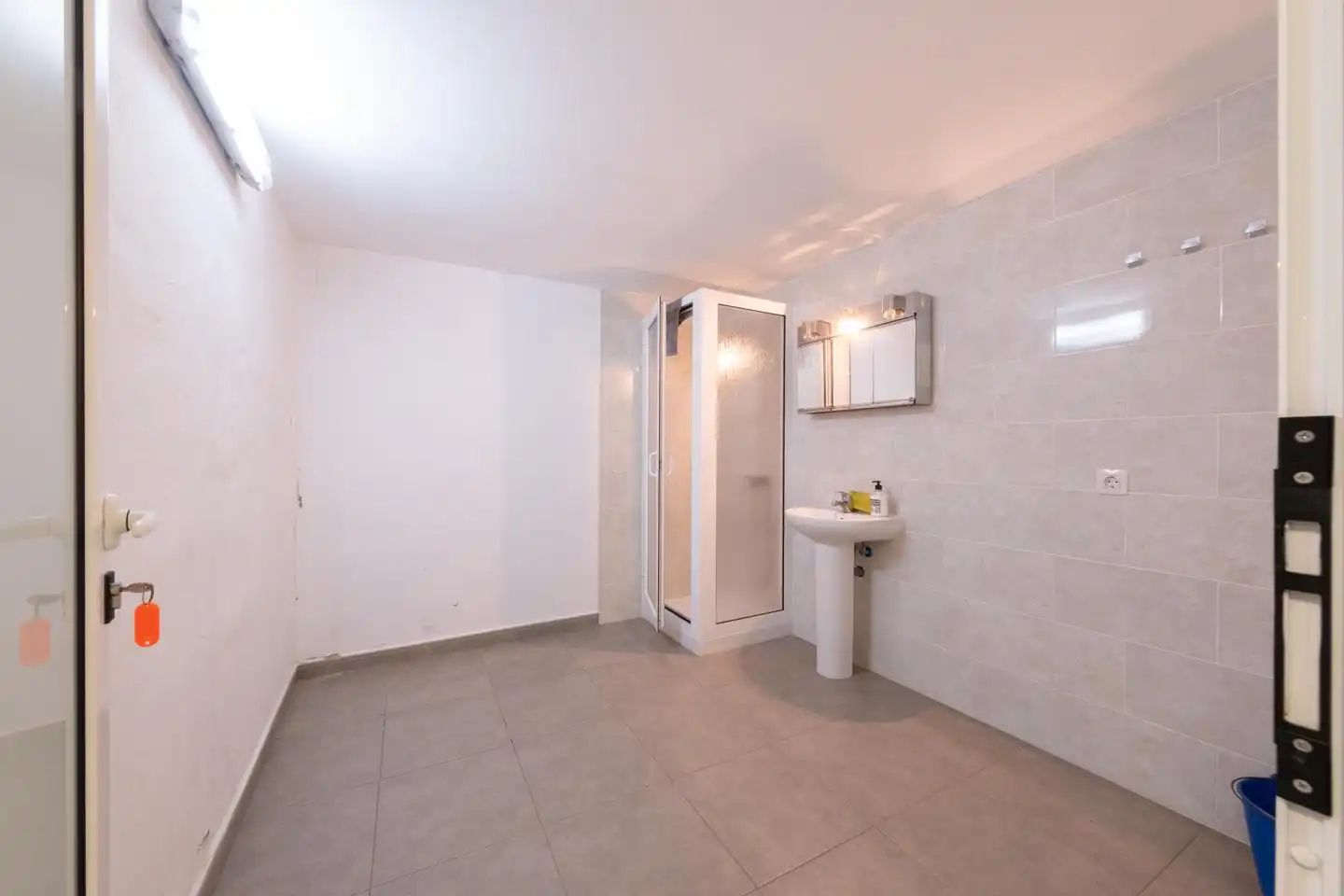 Badezimmer von Fabrikhallen zum Verkauf in Gáldar