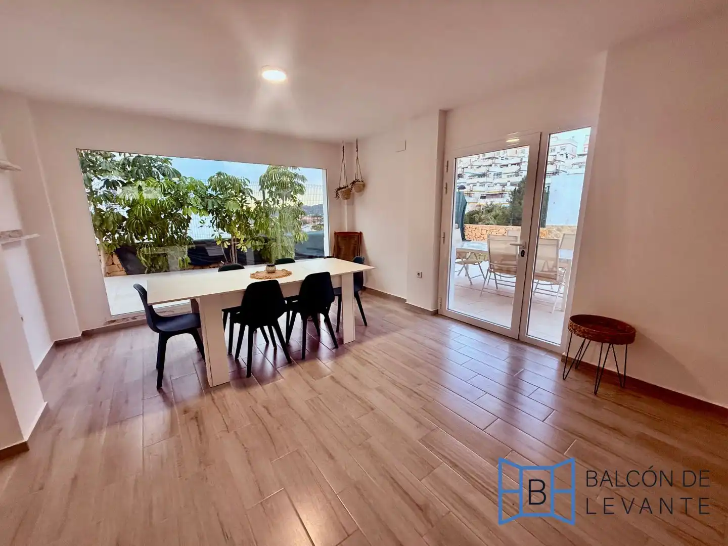 Chalet con piscina en venta en Avenida Madrid 17, imagen 2