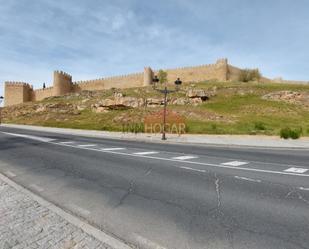 Vista exterior de Casa o xalet en venda en Ávila Capital amb Calefacció, Jardí privat i Terrassa