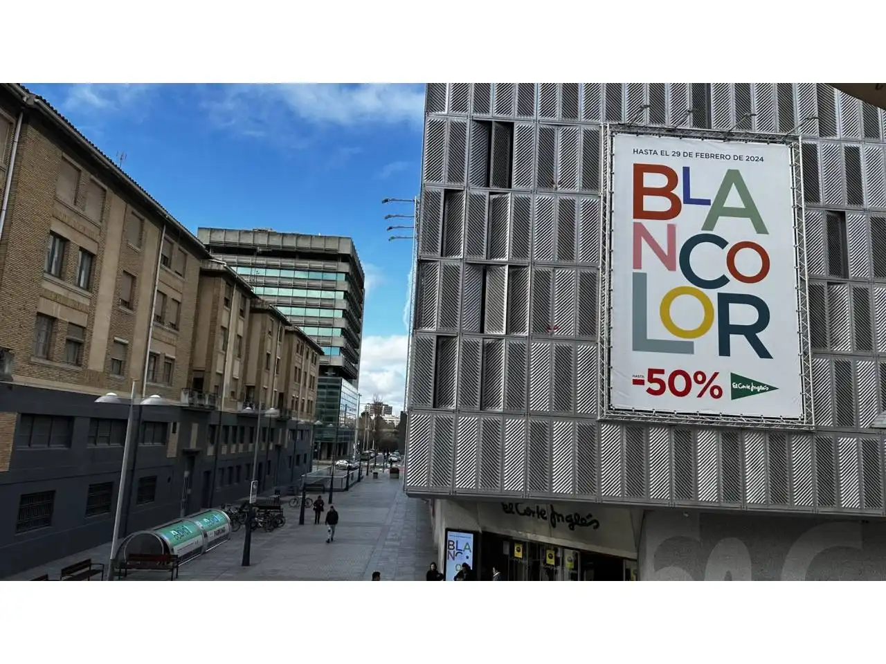 Außenansicht von Gebäude zur Miete in  Pamplona / Iruña