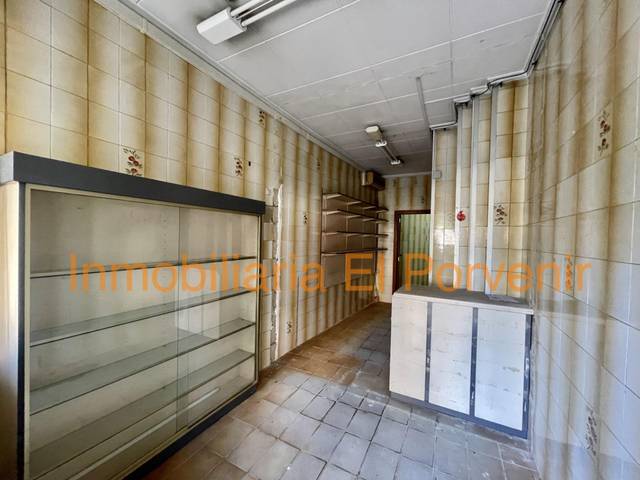 Local comercial en Alquiler en Plaza Obispo Benlloch, 5 en Centro - Casco antiguo
