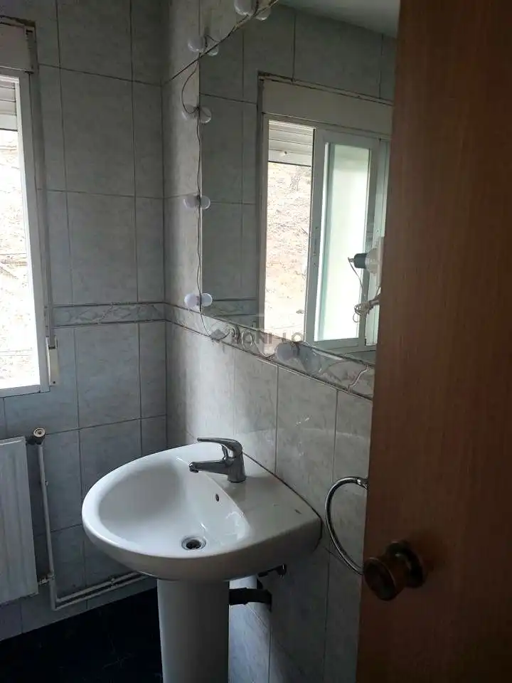 Bany de Apartament en venda en Teruel amb Calefacció i Moblat