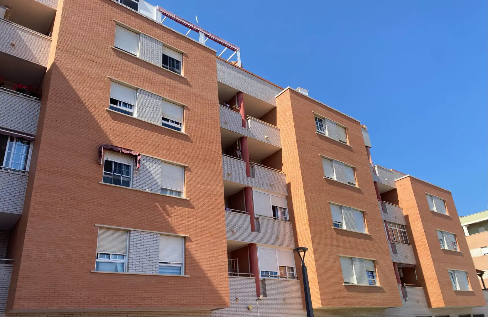 Vista exterior de Ático en venta en Roquetas de Mar con Aire acondicionado, Parquet y Terraza