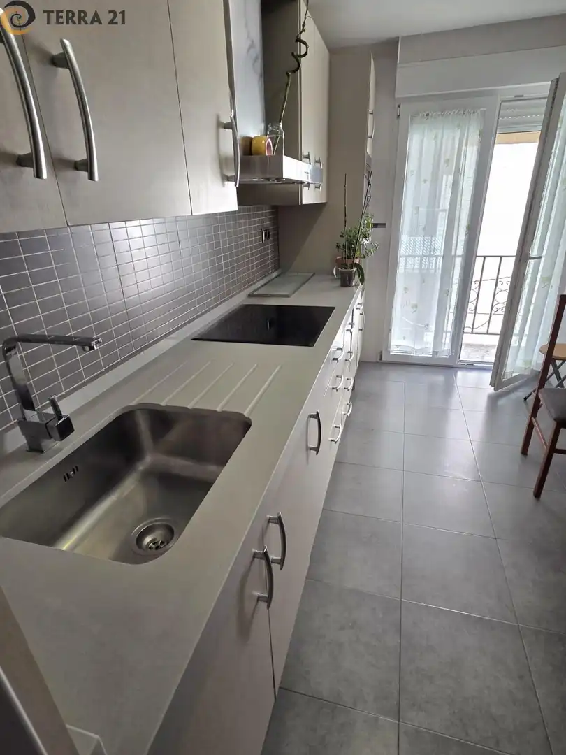 Cuina de Pis de lloguer en Jaén amb Aire condicionat, Terrassa i Moblat