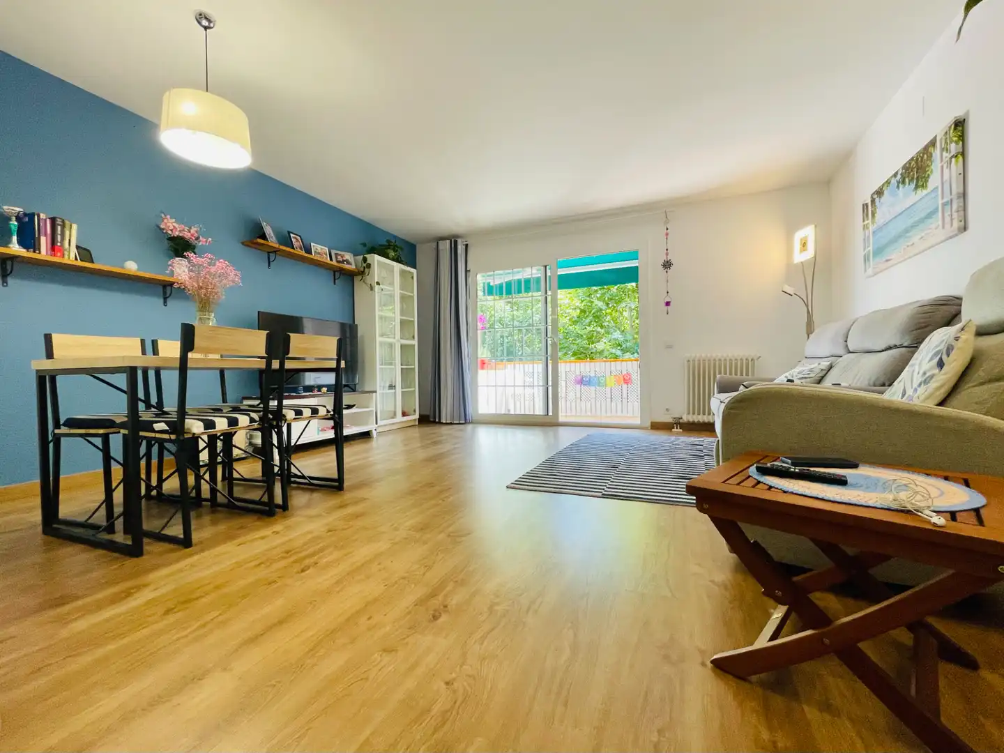 Sala de estar de Dúplex en venta en Corbera de Llobregat con Calefacción, Parquet y Terraza