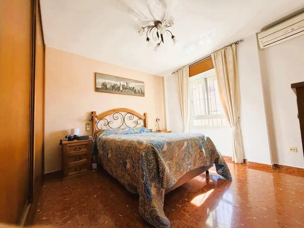 Dormitori de Casa adosada en venda en Teatinos - Universidad