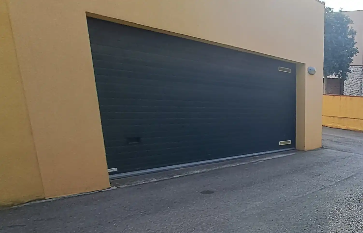 Parking de Casa o chalet en venta en Navata con Aire acondicionado, Calefacción y Jardín privado