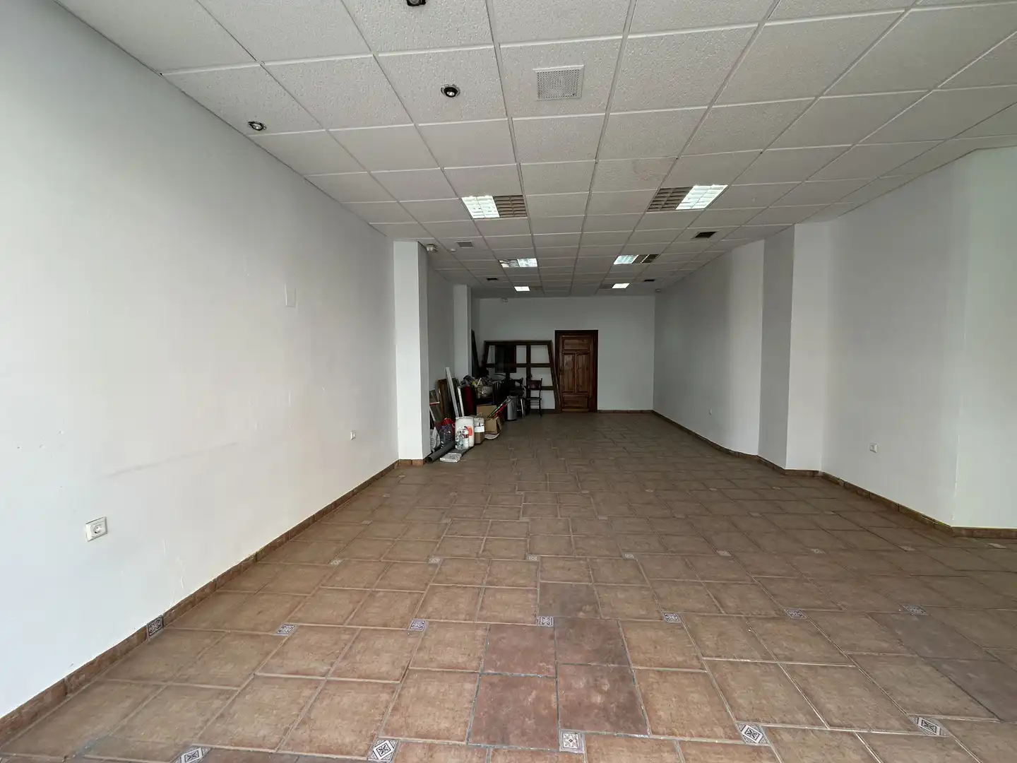 Locale commerciale in affitto a Calle Santo Domingo Savio