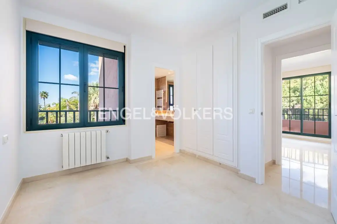 Apartment with pool for sale in Golf Bahía, imagen 6