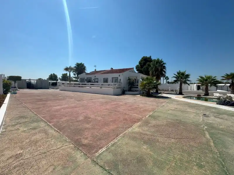 Villa mit Pool zum Verkauf in Diseminado la Malla