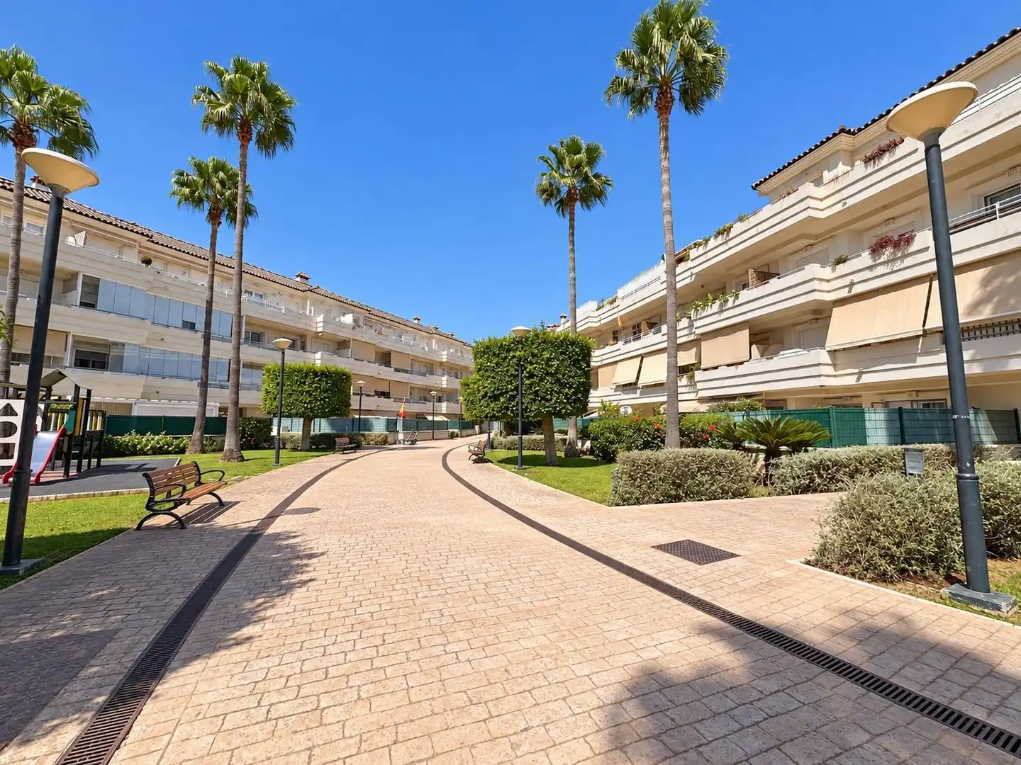 Appartamento con piscina in vendita a Los Barrios, imagen 2