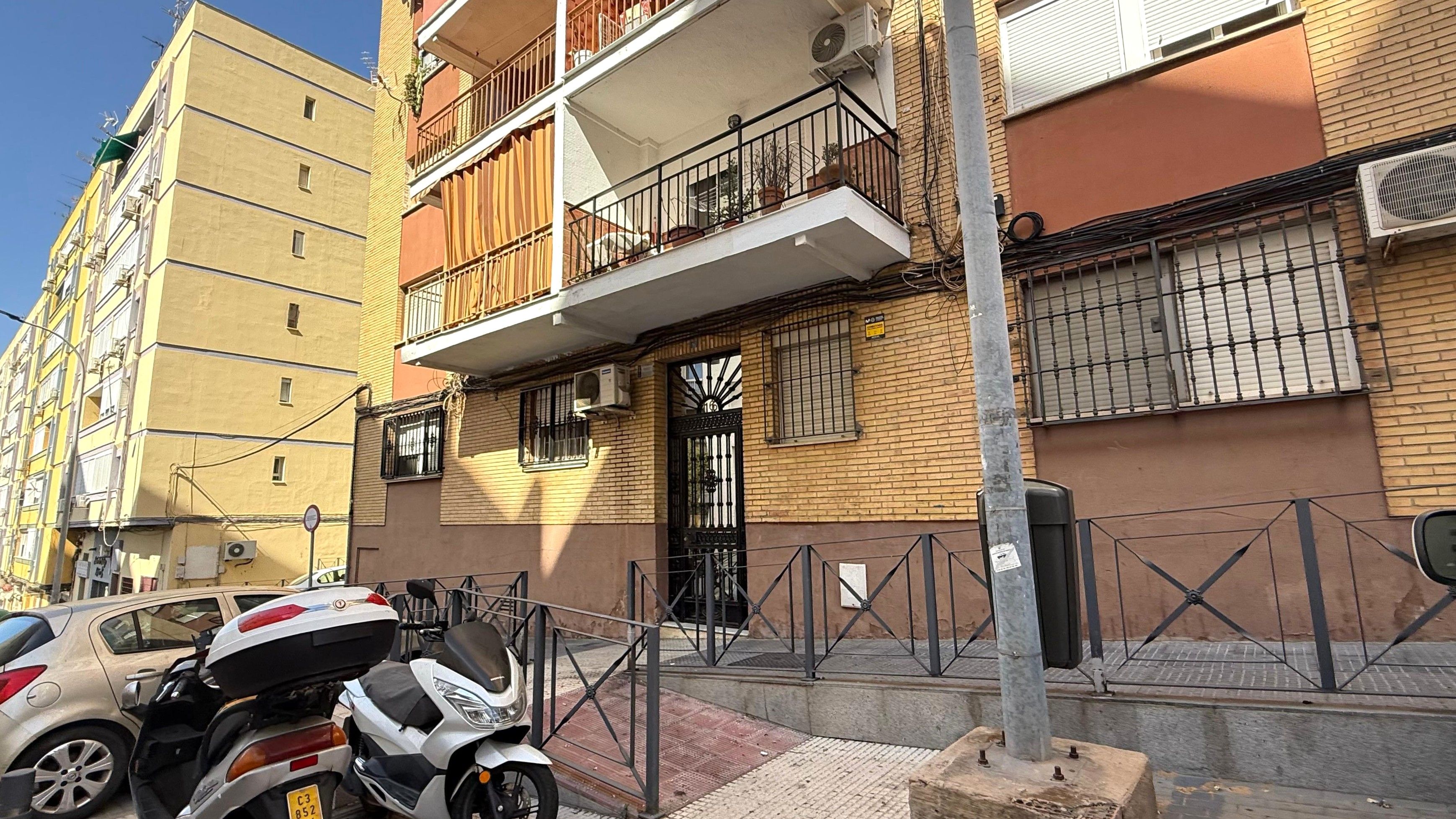 Vista exterior de Piso en venta en  Huelva Capital