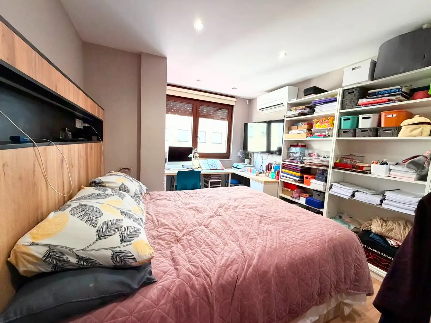 Bedroom of Flat for sale in Salamanca  with Heating, Parquet flooring and Furnished