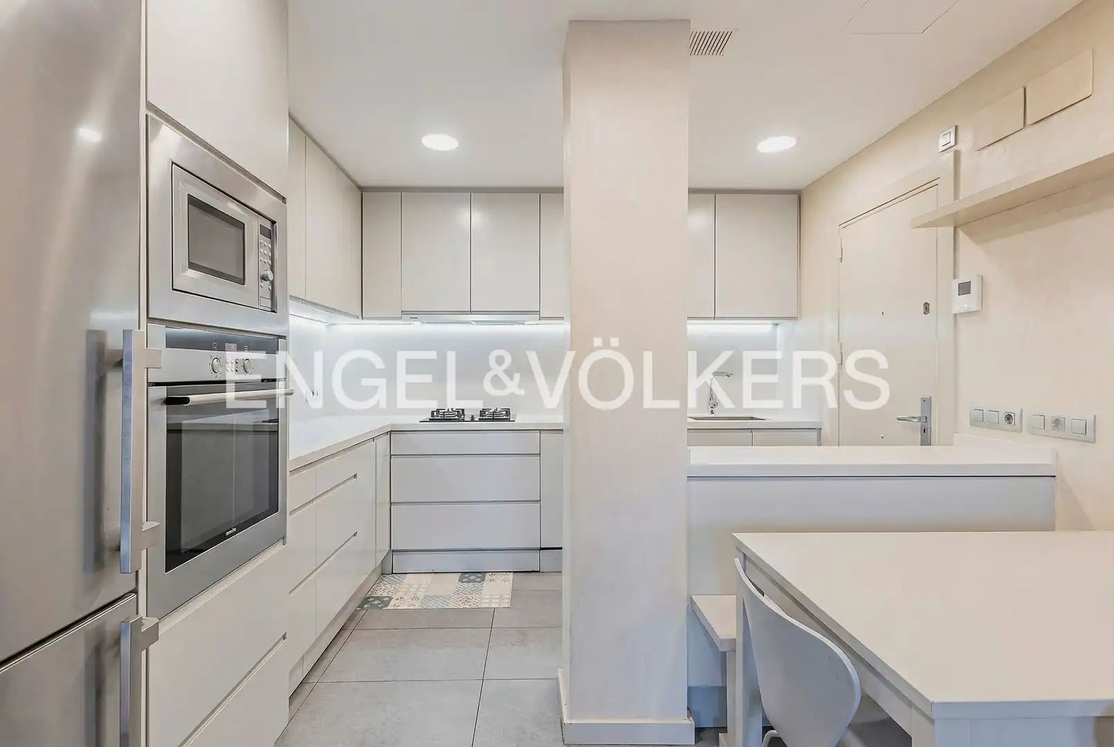 Cocina de Piso en venta en Barcelona con Aire acondicionado, Calefacción y Jardín privado
