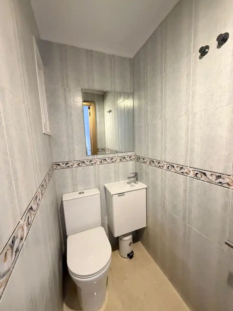 Badezimmer von Wohnung zur Miete in Alicante / Alacant mit Balkon