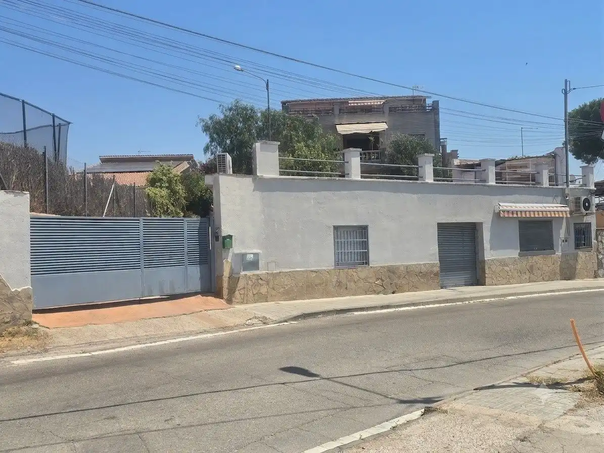 Vista exterior de Edificio en venta en Terrassa
