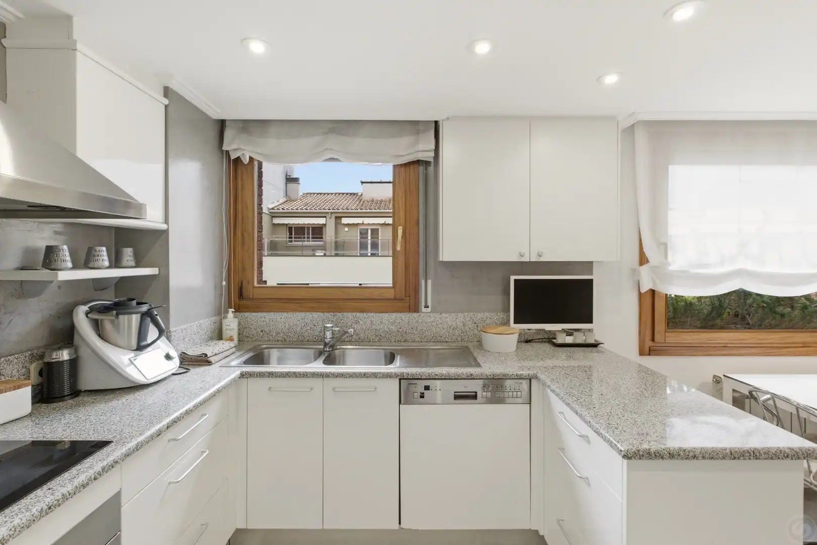 Kitchen of Duplexes for sale in Girona  with Air Conditioner, Heating and Terrace