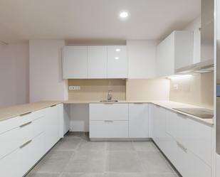 Cuina de Pis en venda en Girona Capital amb Aire condicionat, Calefacció i Terrassa