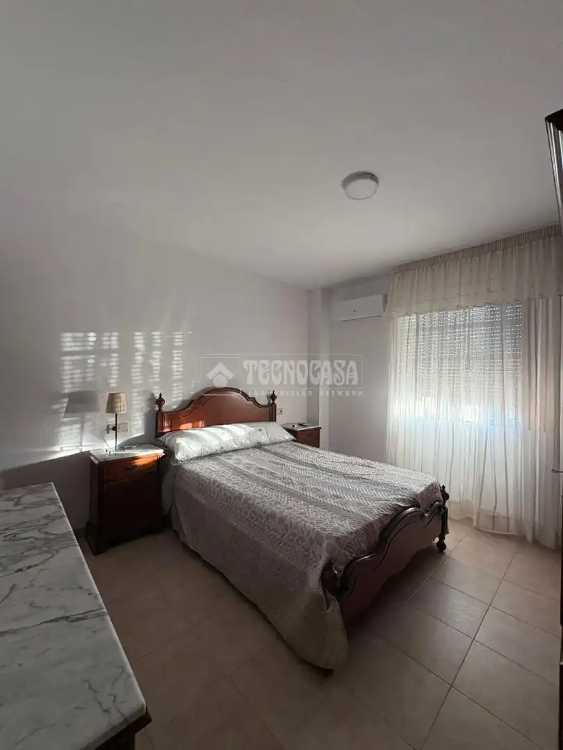 Schlafzimmer von Wohnung zur Miete in Sevilla mit Klimaanlage, Möbliert und Balkon