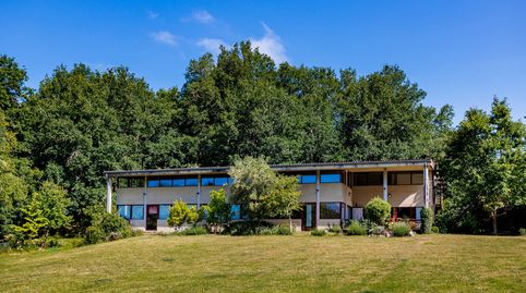 Granja escuela con piscina y áreas de recreo en Ourense