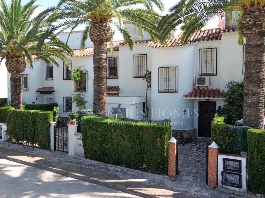 Vista exterior de Casa adosada en venda en Dénia amb Aire condicionat, Jardí privat i Terrassa