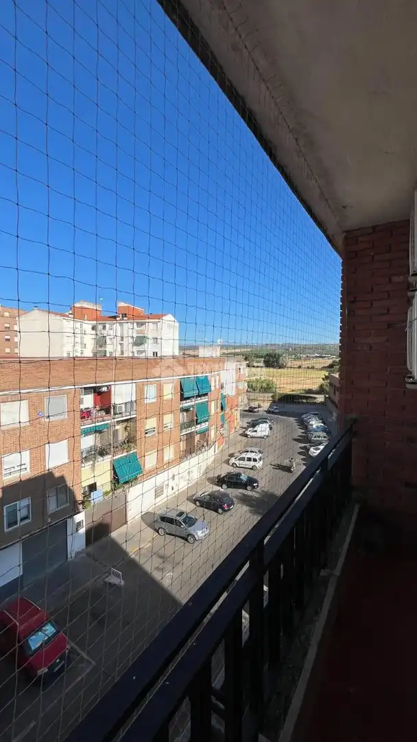 Piso con terraza en alquiler en El Pilar - La Estación