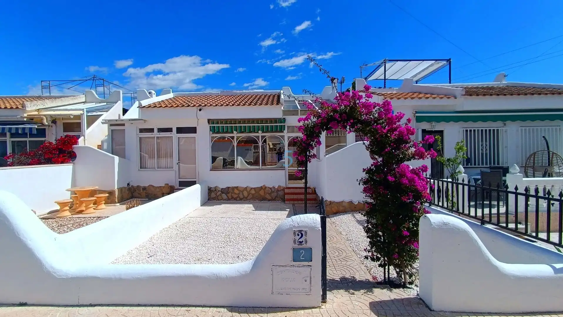 Vista exterior de Casa o chalet en venta en Rojales con Piscina, Amueblado y Piscina comunitaria