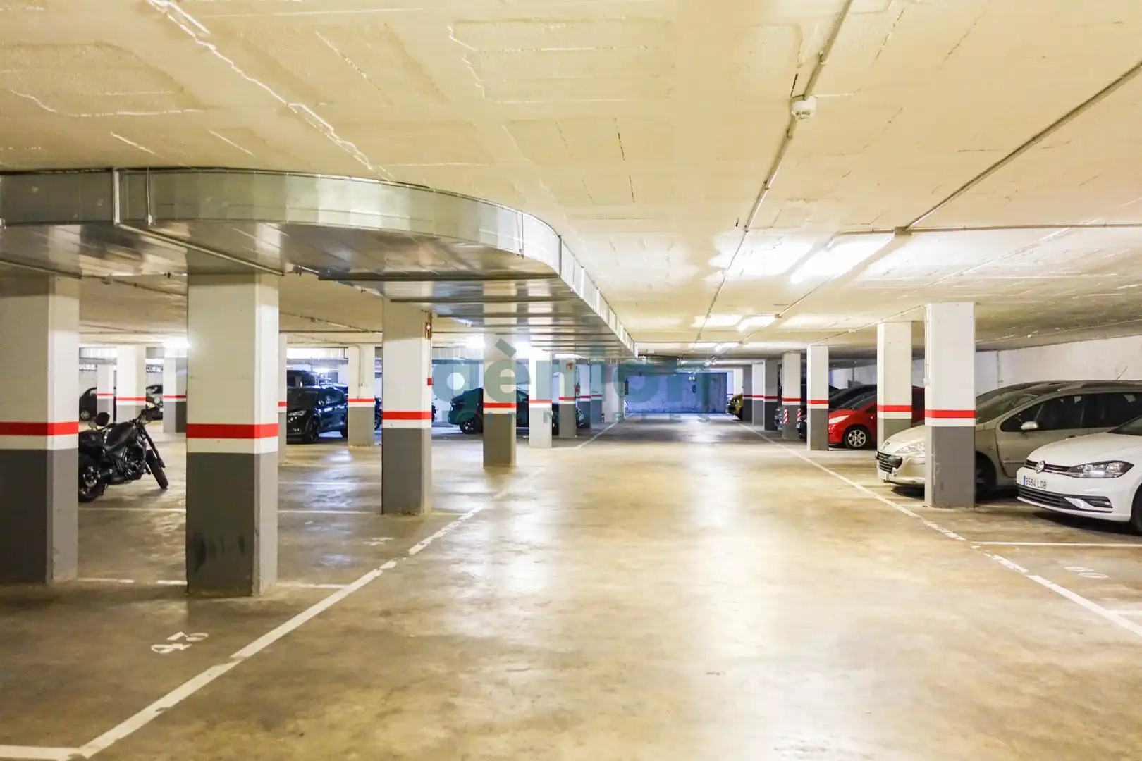Parking de Piso en venta en Girona con Aire acondicionado, Calefacción y Trastero