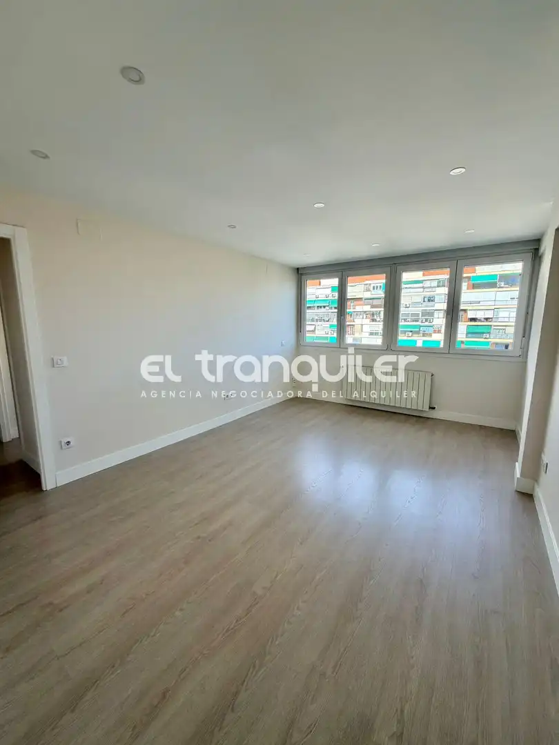 Living room of Flat for rent in Madrid  with Air Conditioner and Washing machine