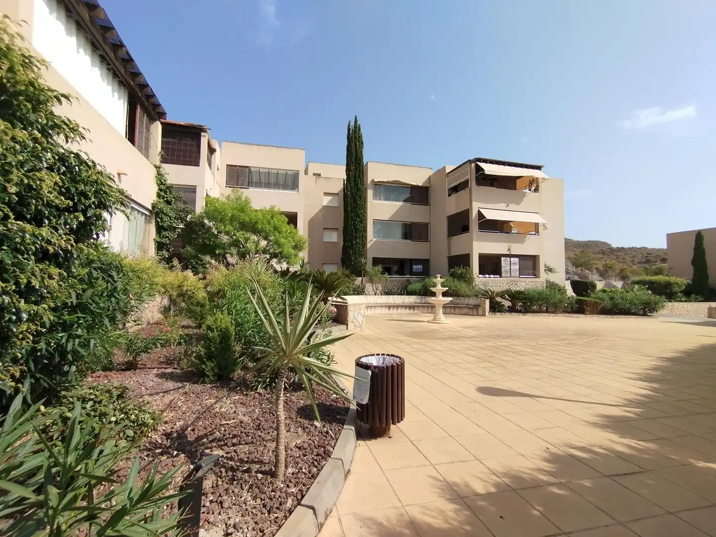 Vista exterior de Pis en venda en Águilas amb Aire condicionat, Calefacció i Jardí privat