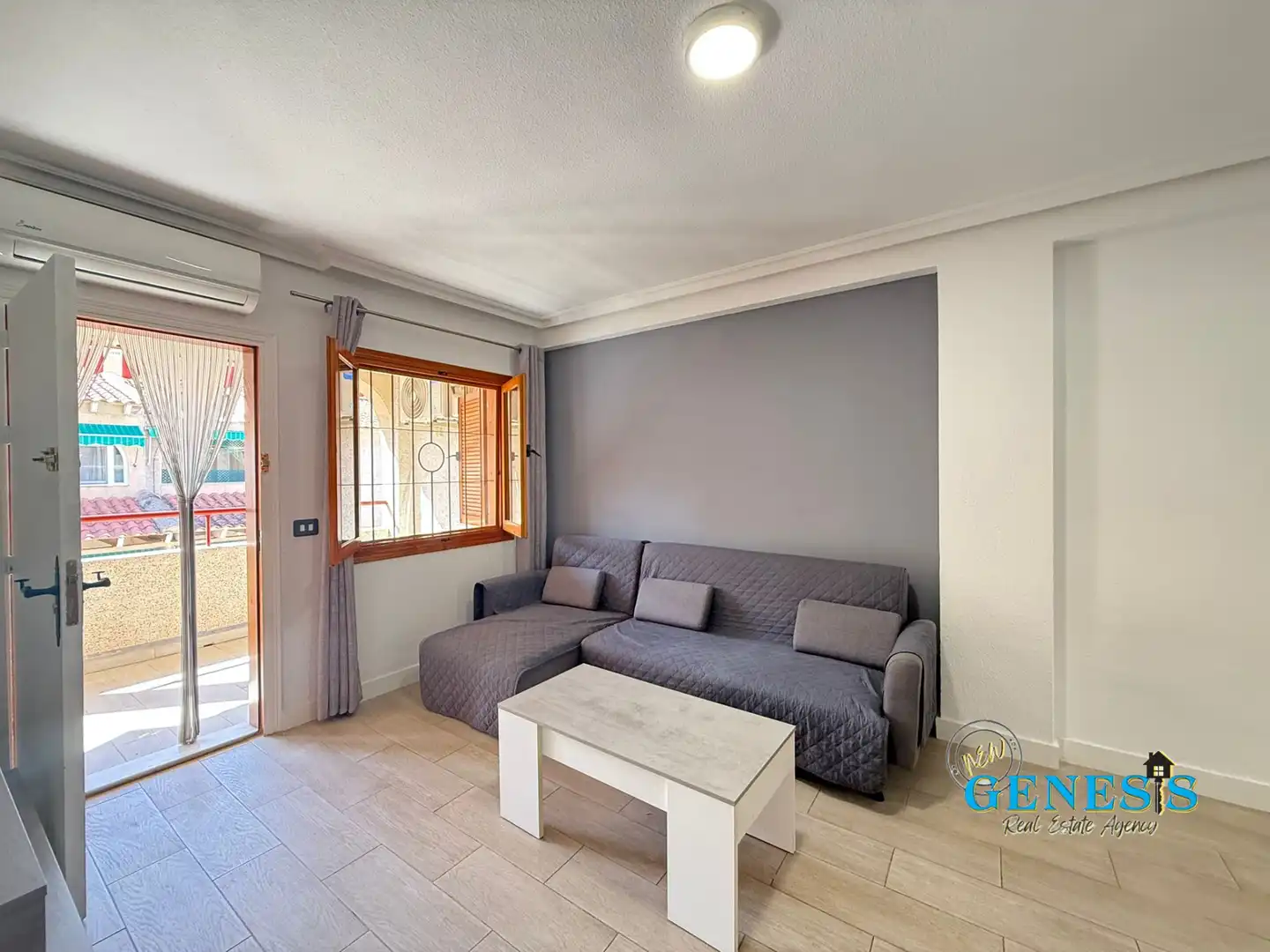 Sala de estar de Piso en venta en Torrevieja con Aire acondicionado, Terraza y Amueblado