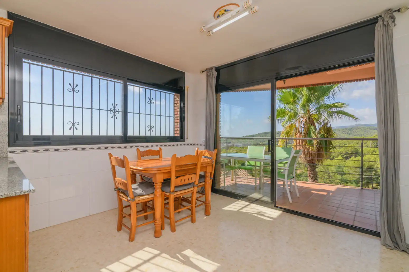 Comedor de Casa o chalet de alquiler en Viladecans con Terraza, Piscina y Balcón