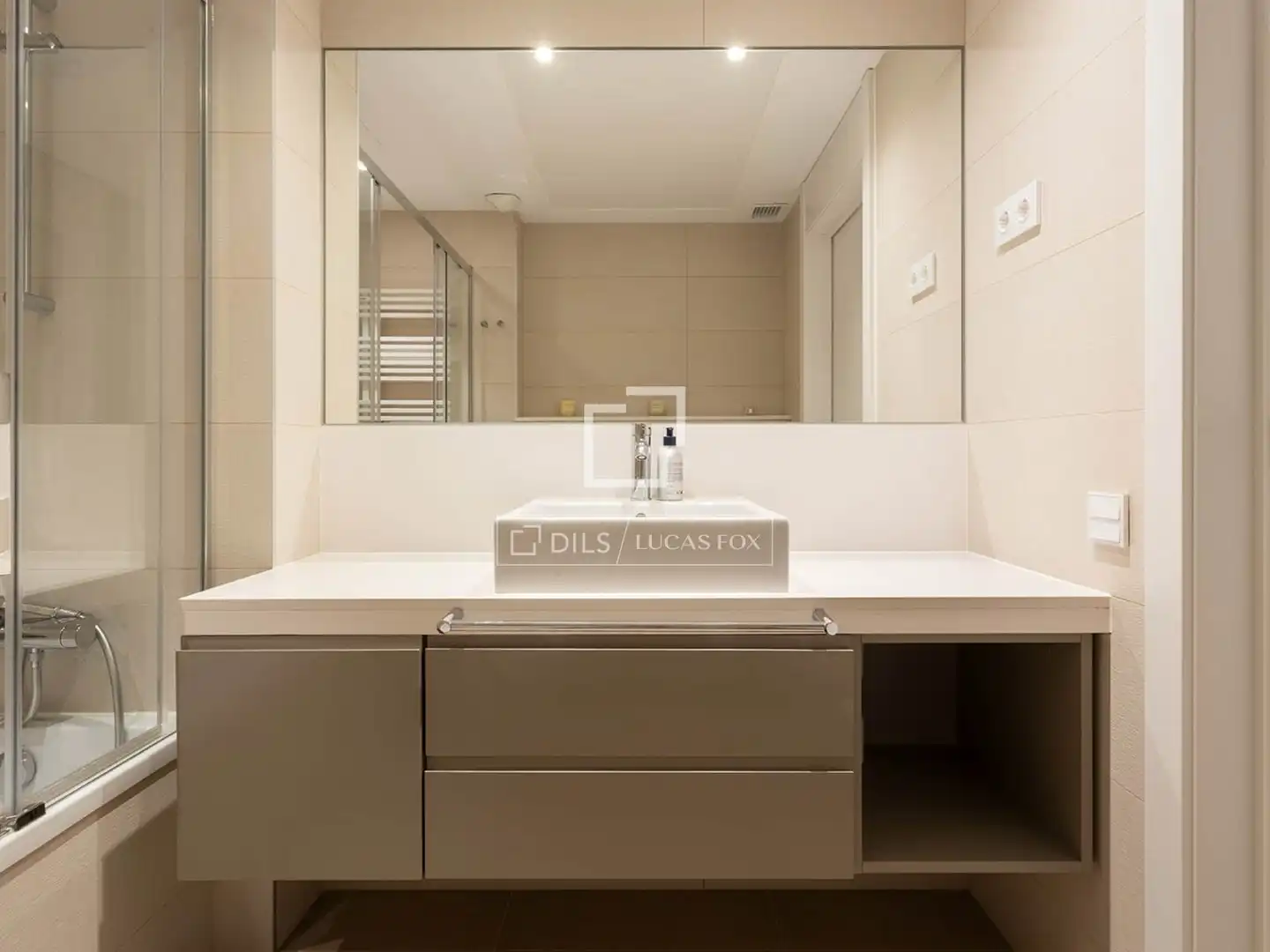 Bathroom of Flat for rent in Barcelona  with Air Conditioner, Heating and Parquet flooring
