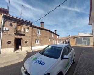 Vista exterior de Casa o xalet en venda en Cubillas de Santa Marta amb Terrassa i Balcó