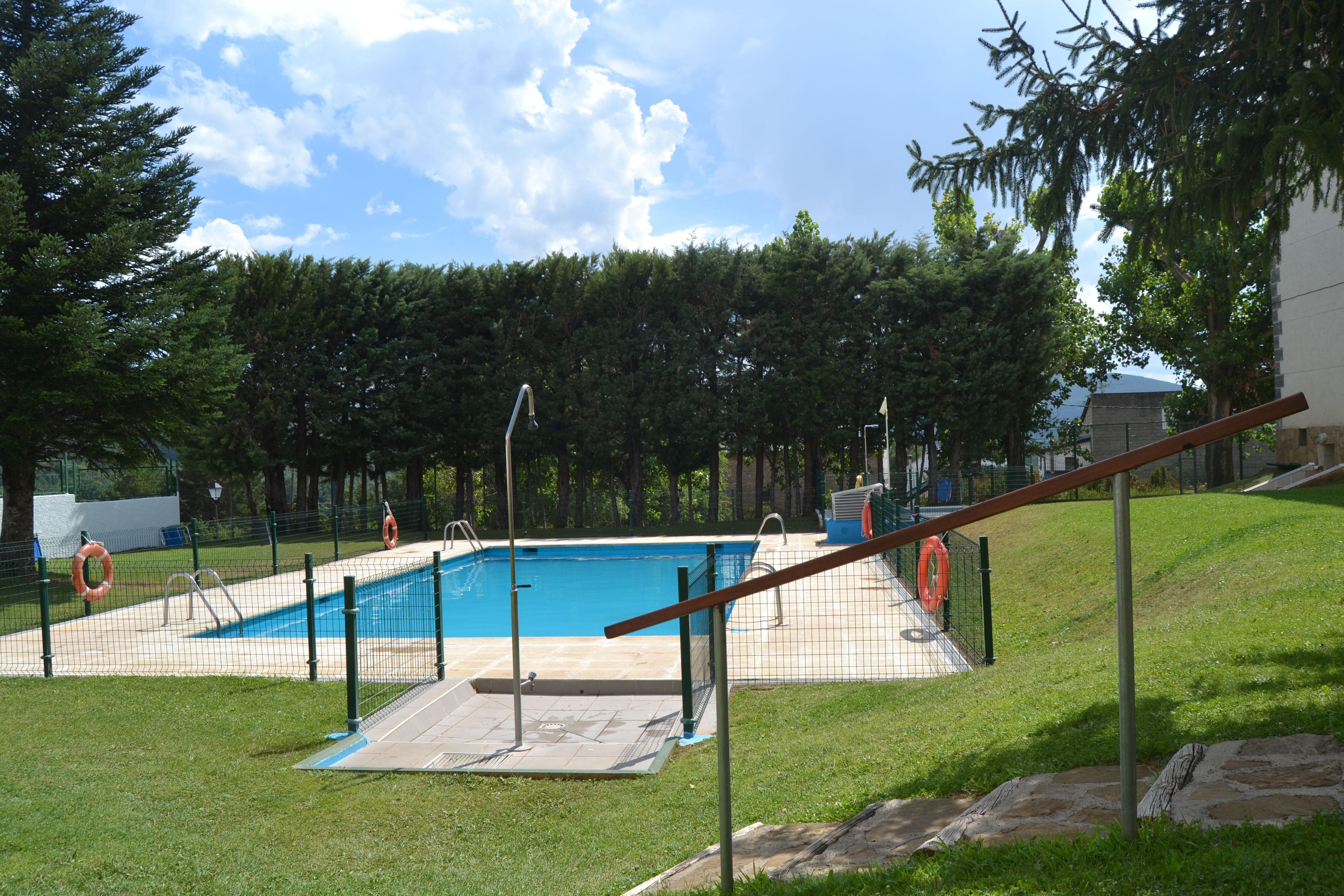 Piscina de Dúplex en venda en Villanúa amb Calefacció, Traster i Moblat